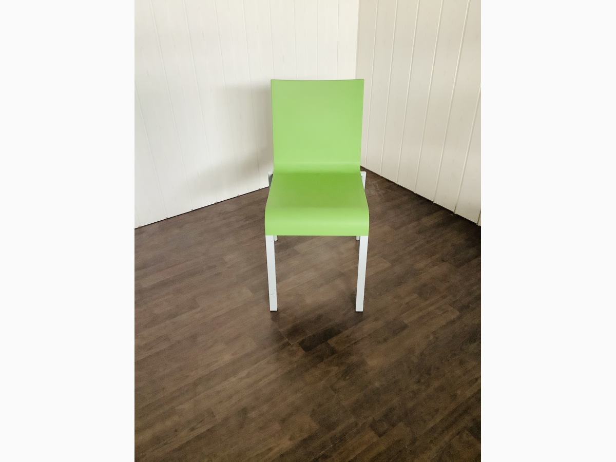 Stuhl aus Kunststoff in Grün